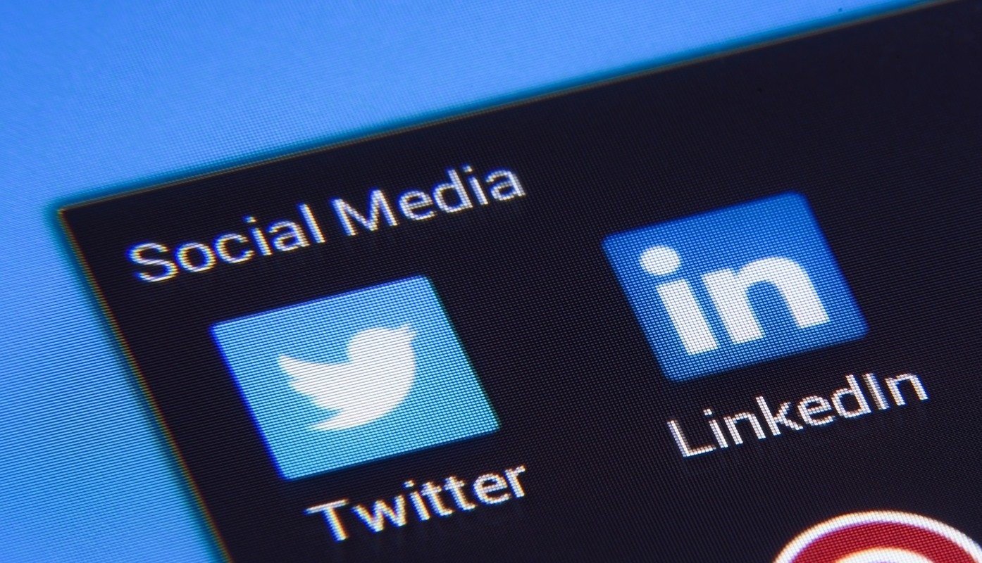 How to add a Twitter link to your LinkedIn Profile